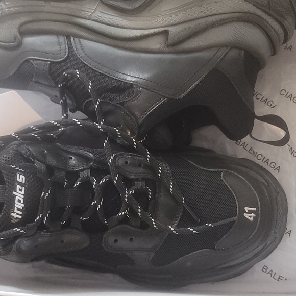 BALENCIAGA Triple S Size 41 - Picture 9 of 10